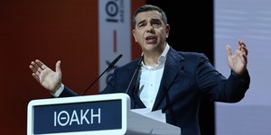 Ο Αλέξης Τσίπρας στην παρουσίαση του βιβλίου του «Ιθάκη»