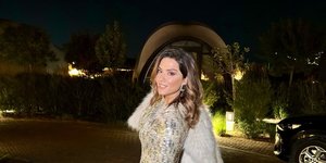 Το sparkly μίνι φόρεμα της Βάσως Λασκαράκη είναι ο ορισμός του γιορτινού glamour