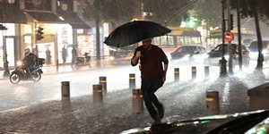 Ισχυρή βροχή στο κέντρο της Αθήνας