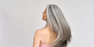 Υποψήφια για δουλειά σταμάτησε να βάφει τα μαλλιά της και αντιμετωπίστηκε διαφορετικά από υπεύθενους προσλήψεων