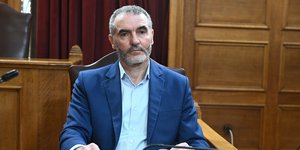 Ο Μανώλης Χνάρης στην Εξεταστική για ΟΠΕΚΕΠΕ