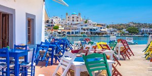 χρωματιστες καρεκλες