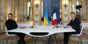 Ζελένσκι και Μακρόν σε συνάντηση στο Ελιζέ