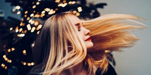 Γυναίκα σε γιορτινή διάθεση 