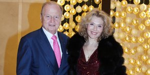 Σπάνια εμφάνιση για την εγγονή του Βασίλη Τσιτσάνη, Ζωή: Βραδινή έξοδος με τον εφοπλιστή σύζυγό της, Γιώργο Τσαβλίρη