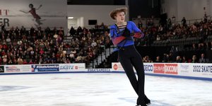 Όταν ο Iλια Μαλίνιν προσγειώθηκε επιτυχώς μετά το τετραπλό άξελ σε έναν σχετικά μικρό αγώνα στα βόρεια της Νέας Υόρκης το φθινόπωρο του 2022, δεν κατέρριψε απλώς ένα τεχνικό όριο / AP