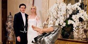 Χαμός στα social με τον ανάρμοστο χορό της Βικτόρια Μπέκαμ στον γάμο του γιου της