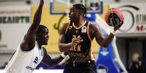 Με «καυτό» Μπάρτλεϊ η ΑΕΚ νίκησε την Καρδίτσα με 79-71