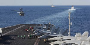 Έτοιμο για πλήγματα στο Ιράν το αμερικανικό αεροπλανοφόρο USS Abrahma Lincoln