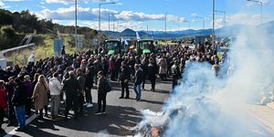 Αποκλεισμός αγροτών στα Τέμπη