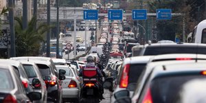 Κίνηση σε κεντρικό δρόμο της Αθήνας 