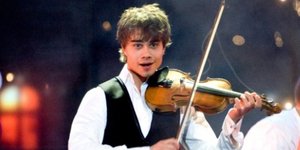 Ο Αλεξάντερ Ρίμπακ στην σκηνή της Eurovision