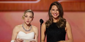 Αμάντα Σέιφριντ, Τζένιφερ Γκάρνερ