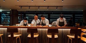 σεφ μάγειρες ανοιχτή κουζίνα εστιατόριο 