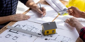 Το ιδανικό σπίτι για να ζήσει κανείς στα 65: Ειδικοί στην ανακαίνηση συμφωνούν ότι προτεραιότητα πρέπει να δοθεί στην κατανομή, την προσβασιμότητα και τον φωτισμό