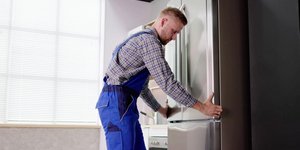 άνδρας ψυγείο