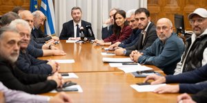 Συνάντηση Ανδρουλάκη με παραγωγούς λαϊκών αγορών στη Βουλή -«Κάθετα απέναντι στην οριζόντια και άδικη φορολόγηση»