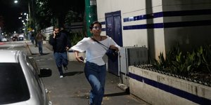 Κάτοικοι του Καράκας μετά τις πρώτες 