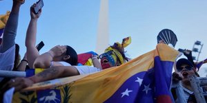 Πανηγυρισμοί για την πτώση Μαδούρο στην Αργεντινή/ΑΡ