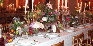 Το λευκό τραπεζομάντηλο φεύγει: Η νέα elegant επιλογή για το τραπέζι το 2026