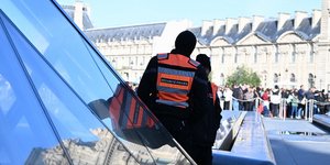 Μουσείο Λούβρου αστυνομια