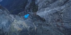 Ο αθλητής wingsuit Μπρένταν Γουάινστιν