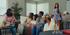 Κυκλοφόρησε η νέα Barbie με αυτισμό