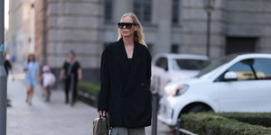 Το μαύρο σακάκι δεν είναι τελικά τόσο βαρετό: 5 κομψοί συνδυασμοί από τη style expert