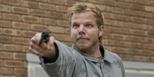 Ο David Howell επιλέχθηκε για τον ρόλο του Glenn Abbott στη σειρά, του αδελφού του πιο διαβόητου ληστή τραπεζών της Αυστραλίας, Brendan Abbott 