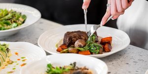 Πότε να φάτε δείπνο - Αυτή η ώρα είναι η καλύτερη για το μεταβολισμό και τον ύπνο σας