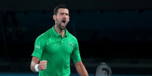 O Νόβακ Τζόκοβιτς πανηγυρίζει