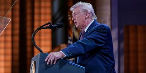 Ο πρόεδρος των ΗΠΑ Ντόναλντ Τραμπ χρησιμοποιεί συχνά τον όρο τρομοκρατία για διαδηλωτές, βανδαλισμούς και εγκληματικές πράξεις