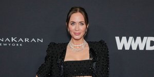 Από τη Τζένιφερ Λόπεζ έως την Έμιλι Μπλαντ: Οι καλοσχηματισμένοι κοιλιακοί είναι το νέο fitness trend;