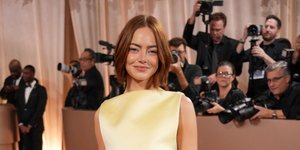 Πώς γυμνάζεται η Έμμα Στόουν και έχει τόσο καλοσχηματισμένους κοιλιακούς;