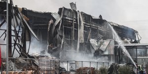 Σοκ από την έκρηξη και την πυρκαγιά στο εργοστάσιο Βιολάντα στα Τρίκαλα