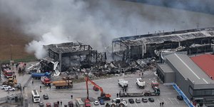 Το εργοστάσιο της Βιολάντα στα Τρίκαλα μετά τη φωτιά