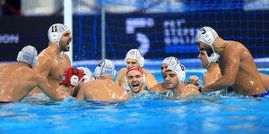 H Εθνική ομάδα πόλο των ανδρών πανηγυρίζει