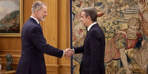 Χειραψία του Κυριάκου Μητσοτάκη με τον βασιλιά Φελίπε