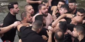 Πιάστηκαν στα χέρια για τον Τίμιο Σταυρό στη Φλώρινα