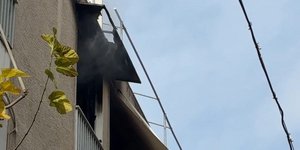 Φωτιά σε διαμέρισμα τρίτου ορόφου στην πλατεία Αμερικής