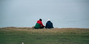 Δύο φίλοι συζητούν 