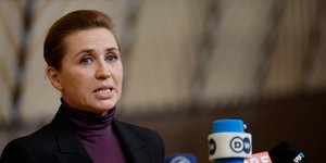 Μέτε Φρεντέρικσεν μιλάει στα ΜΜΕ