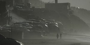 Ο πόλεμος και ο δυνατός αέρας από τη θάλασσα δοκιμάζει τους κατοίκους της Γάζας που μένουν σε σκηνές