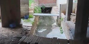 Πολυκατοικία χτισμένη πάνω σε ρέμα στο Γαλάτσι 