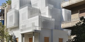 κατοικία γωνιακή αστική μεταλλικό πλέγμα  