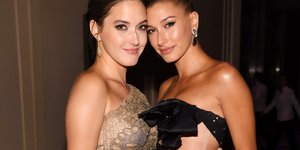 Η Χέιλι Μπίμπερ με την αδερφή της Αλάια 