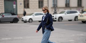 Half-moon bags: Οι τσάντες-μισοφέγγαρο συνεχίζουν να κυριαρχούν στις τάσεις και το 2026