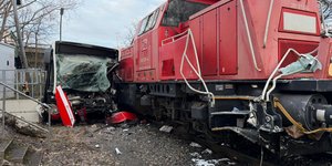 Λεωφορείο συγκρούστηκε με τρένο στο Αμβούργο