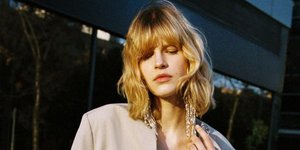 Μοντέλο με ρούχα H&M