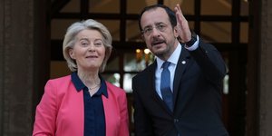 Ο Κύπριος πρόεδρος Νίκος Χριστοδουλίδης και η πρόεδρος της Κομισιόν, Ούρσουλα Φον ντερ Λάιεν στην τελετή εκκίνησης της προεδρίας της Κύπρου